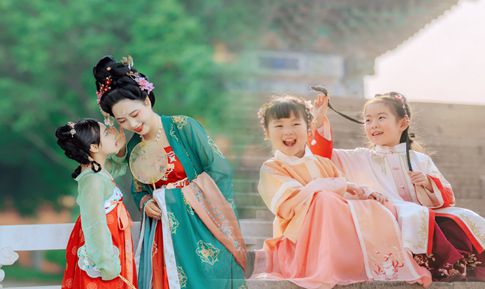 南海景區(qū)游客拍攝古風(fēng)親子大片_副本.jpg