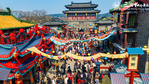3無錫景區(qū)水滸城御街集市游客滿滿.jpg