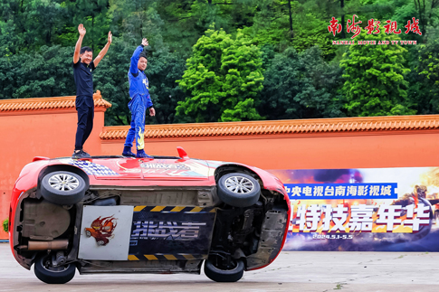 7南海景區(qū)汽車特技單邊行駛?cè)急珗?chǎng).jpg